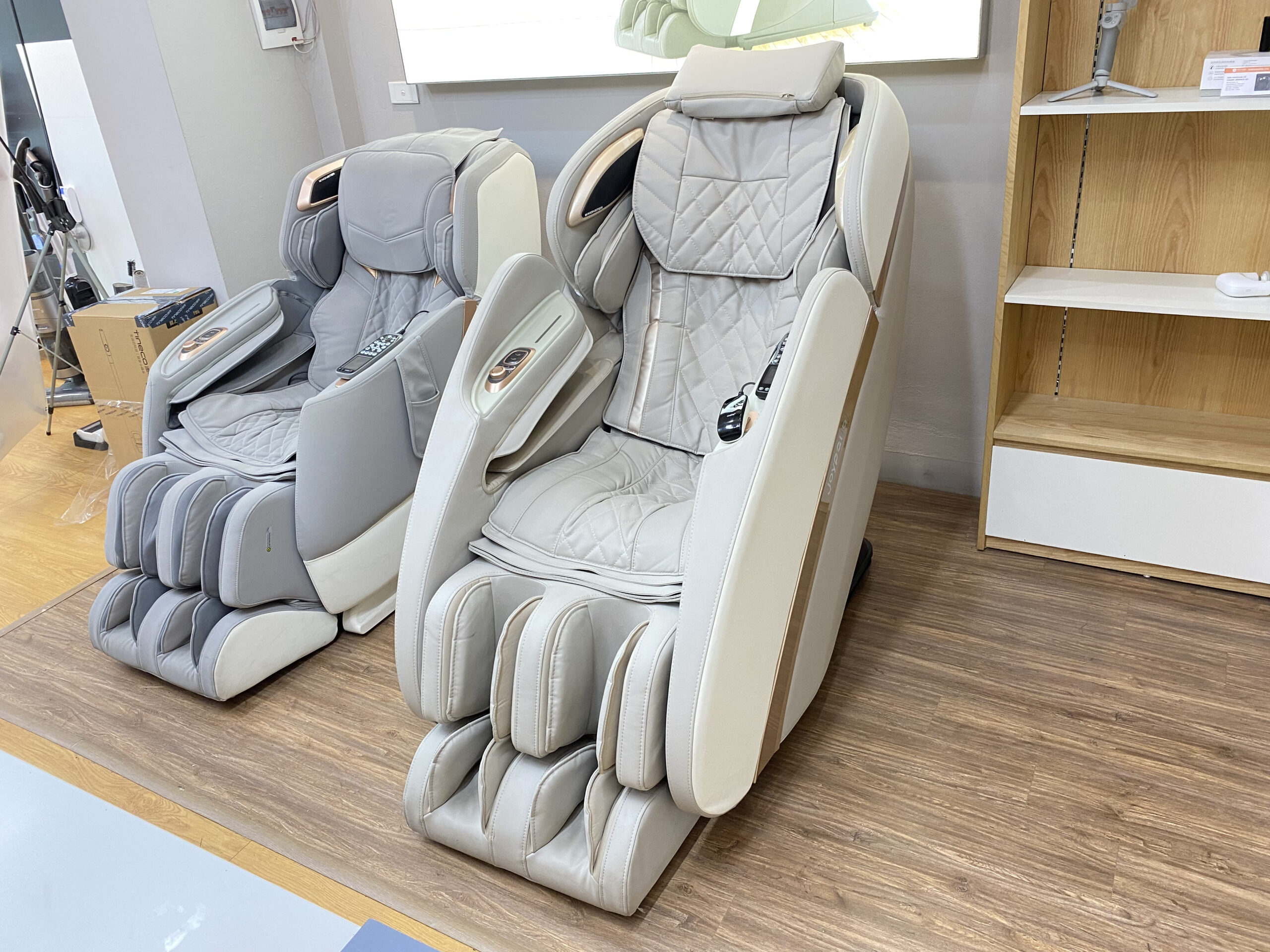 Ghế massage thông minh Joypal V3 tại showroom Mi Hà Nội