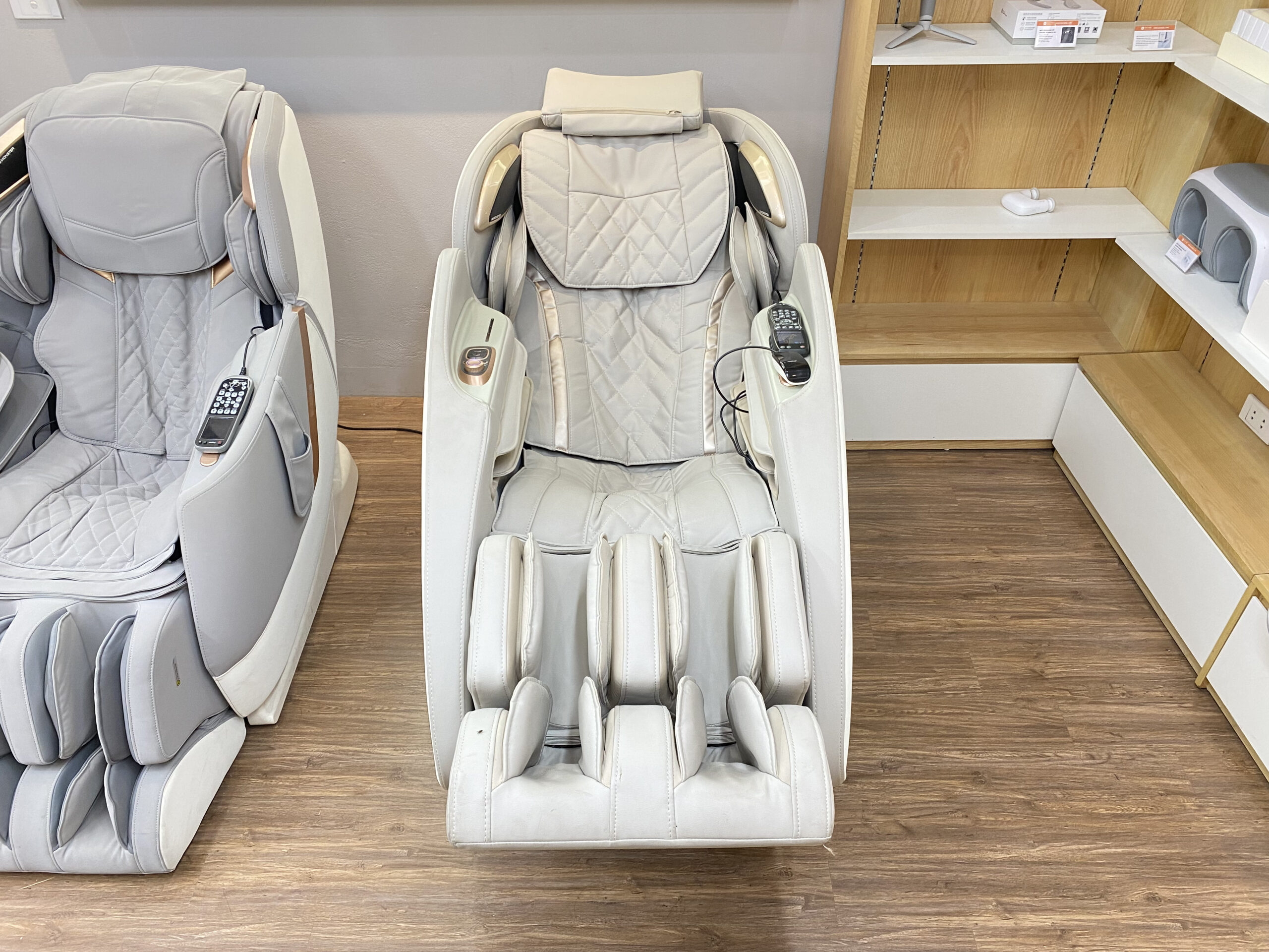 Ghế massage thông minh Joypal V3 tại showroom Mi Hà Nội