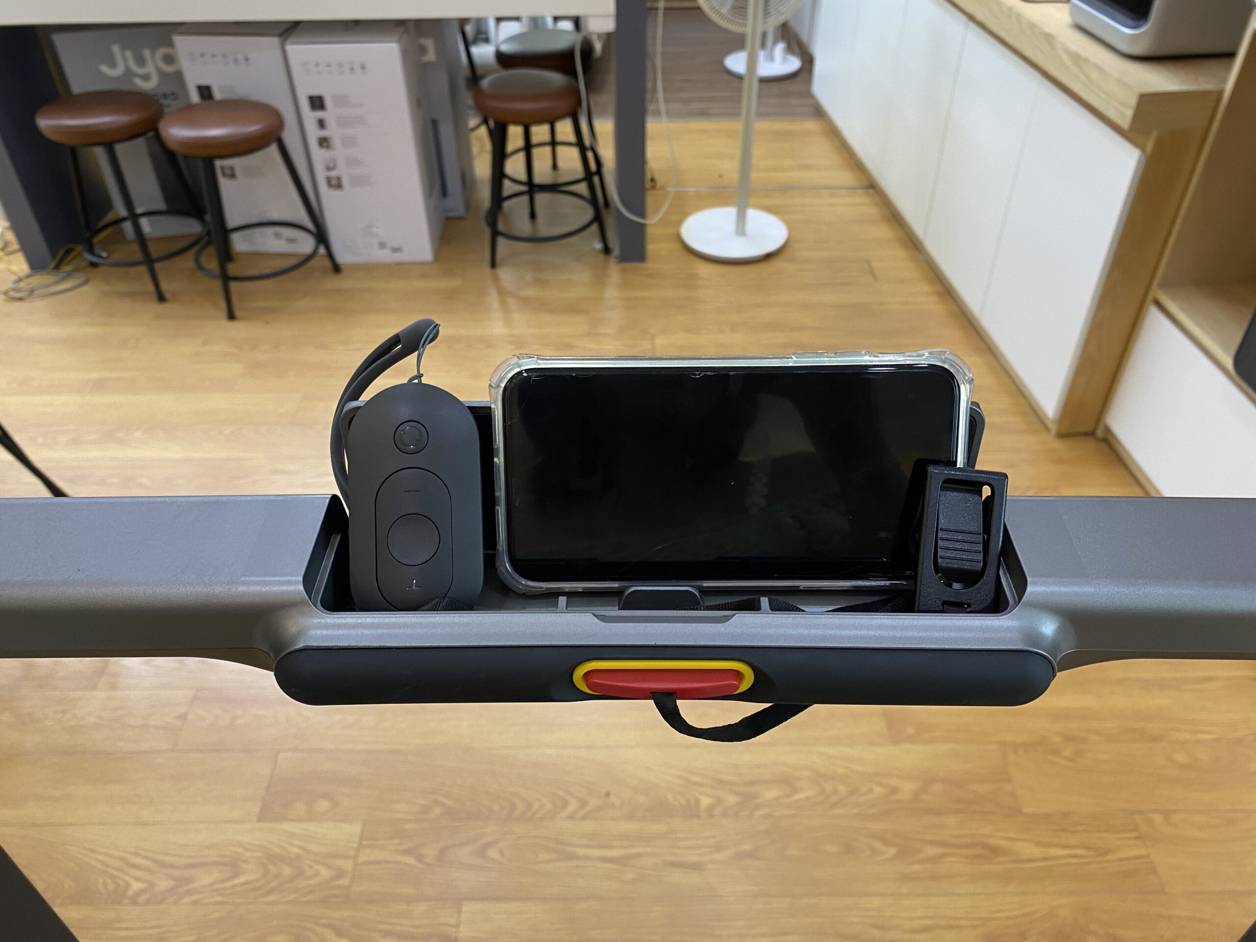 Giá để để điện thoại, đồ dùng tiện lợi của máy chạy bộ Xiaomi R2