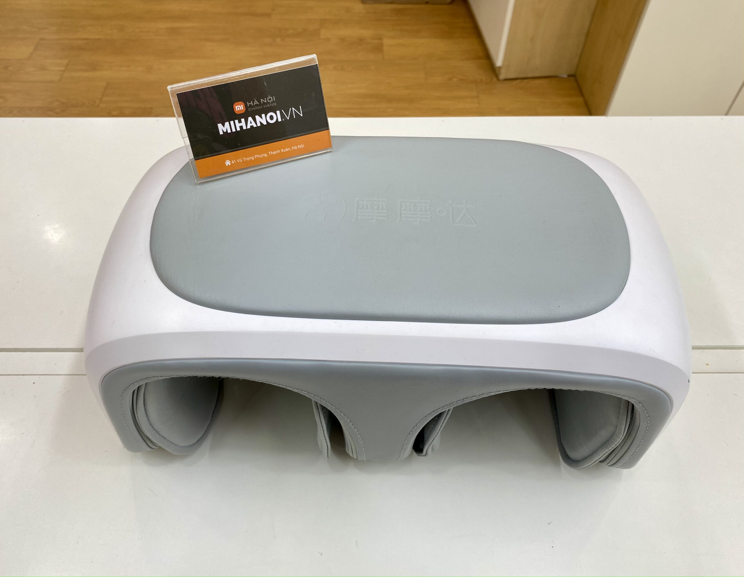 Hình ảnh máy massage đầu gối và chân Xiaomi tại showroom